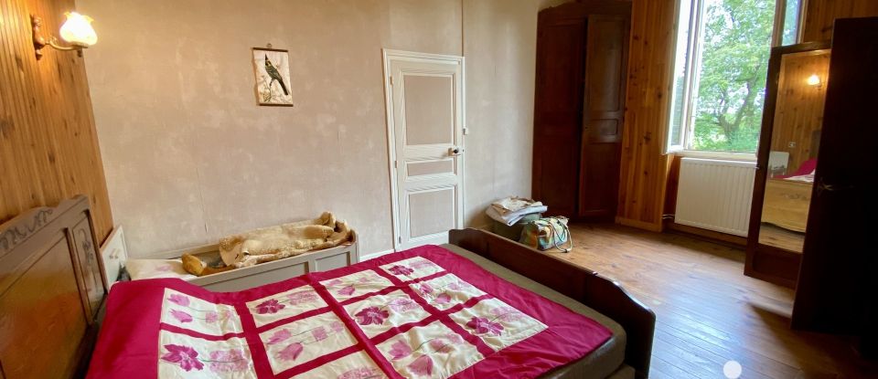 Traditional house 6 rooms of 101 m² in Ménigoute (79340)