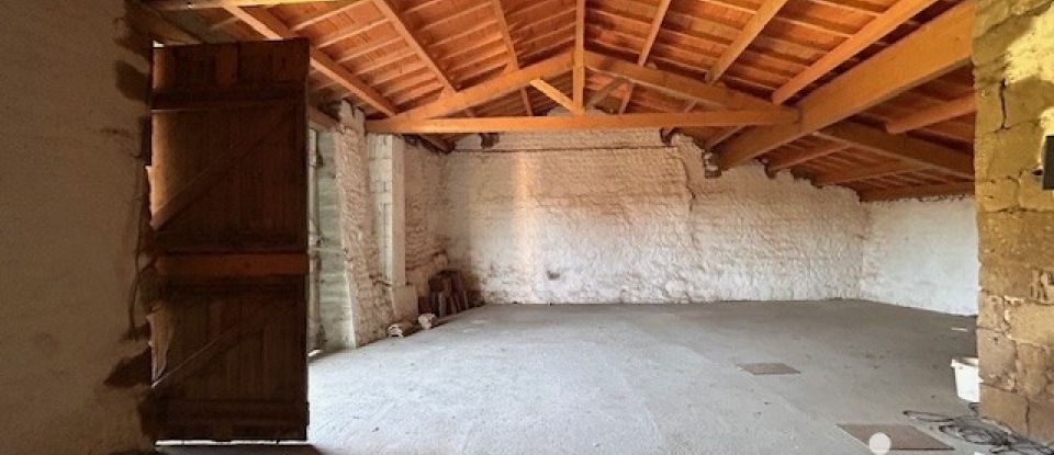 Ferme 10 pièces de 209 m² à Saint-Nizier-de-Fornas (42380)