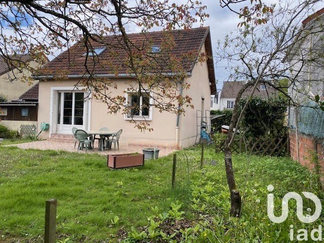 House 4 rooms of 95 m² in Ozoir-la-Ferrière (77330)