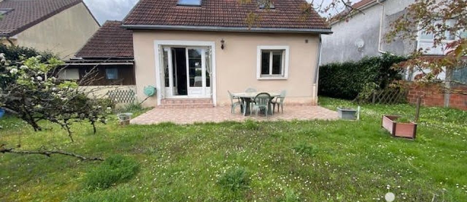 House 4 rooms of 95 m² in Ozoir-la-Ferrière (77330)