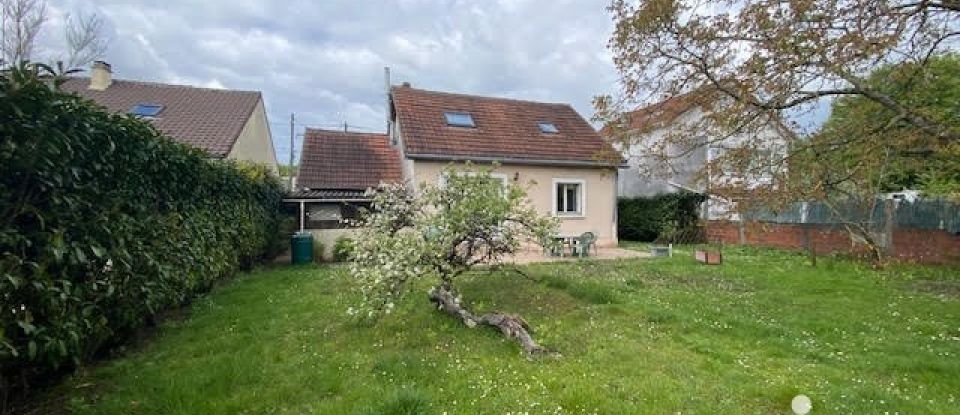 House 4 rooms of 95 m² in Ozoir-la-Ferrière (77330)