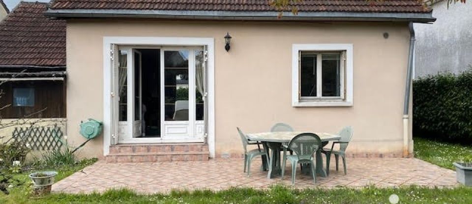 House 4 rooms of 95 m² in Ozoir-la-Ferrière (77330)