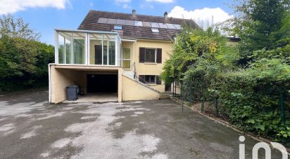 House 8 rooms of 227 m² in Verneuil-en-Halatte (60550)