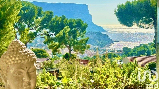 Appartement 4 pièces de 82 m² à Cassis (13260)