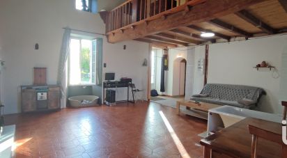 Traditional house 6 rooms of 134 m² in Massac (17490)