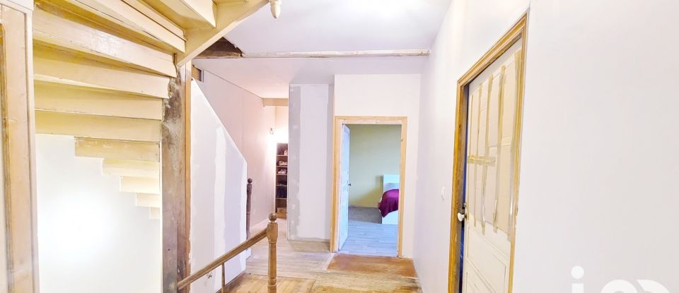 Maison 6 pièces de 245 m² à Verdille (16140)