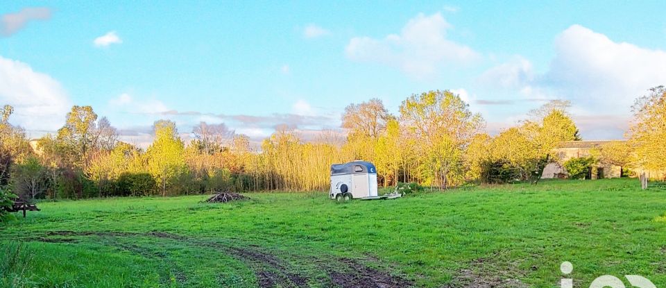 Maison 6 pièces de 245 m² à Verdille (16140)