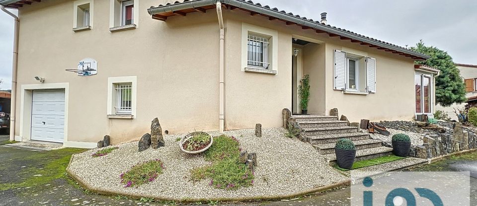 Maison traditionnelle 5 pièces de 110 m² à Coubon (43700)