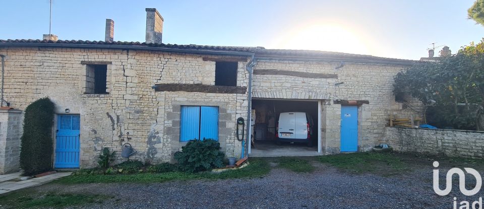 Maison 6 pièces de 185 m² à Xambes (16330)