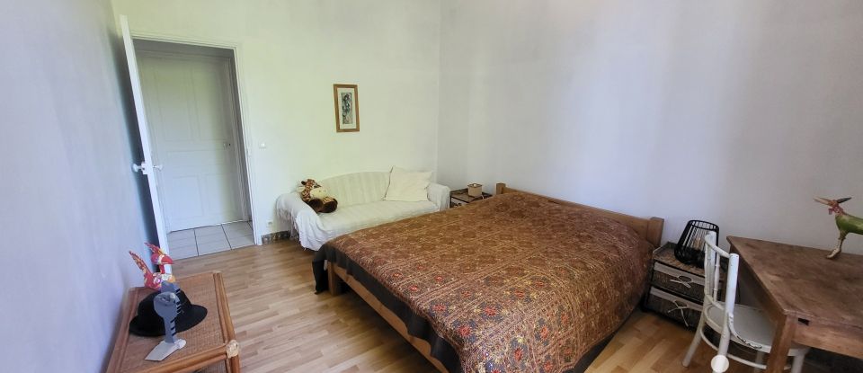 Maison 7 pièces de 228 m² à Alès (30100)