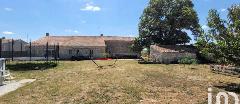 Maison traditionnelle 6 pièces de 204 m² à Mouzeuil-Saint-Martin (85370)