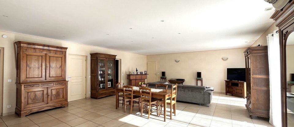 Pavilion 4 rooms of 176 m² in Carennac (46110)