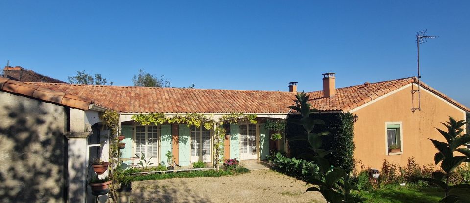 Maison traditionnelle 6 pièces de 143 m² à Ardin (79160)