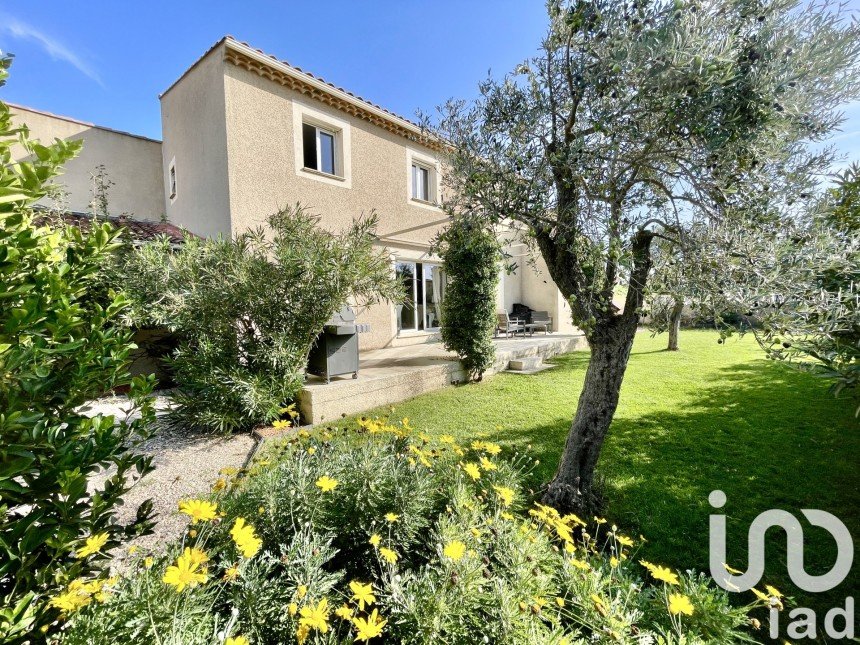 Traditional house 5 rooms of 145 m² in Sainte-Cécile-les-Vignes (84290)