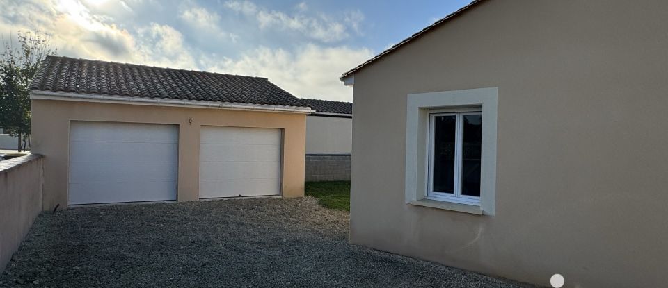 Maison 5 pièces de 90 m² à Roullet-Saint-Estèphe (16440)