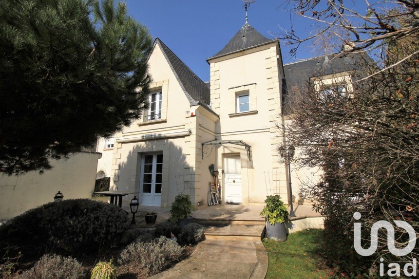 Traditional house 7 rooms of 238 m² in Villecresnes (94440)