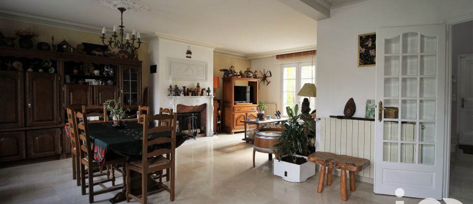 Traditional house 7 rooms of 238 m² in Villecresnes (94440)