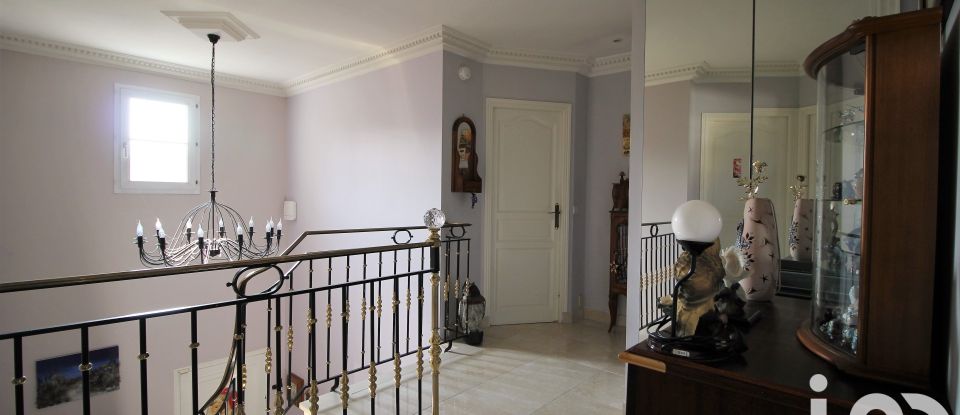 Traditional house 7 rooms of 238 m² in Villecresnes (94440)