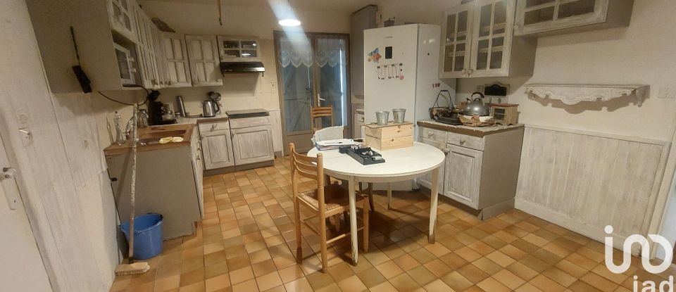 Maison de campagne 4 pièces de 110 m² à - (86130)