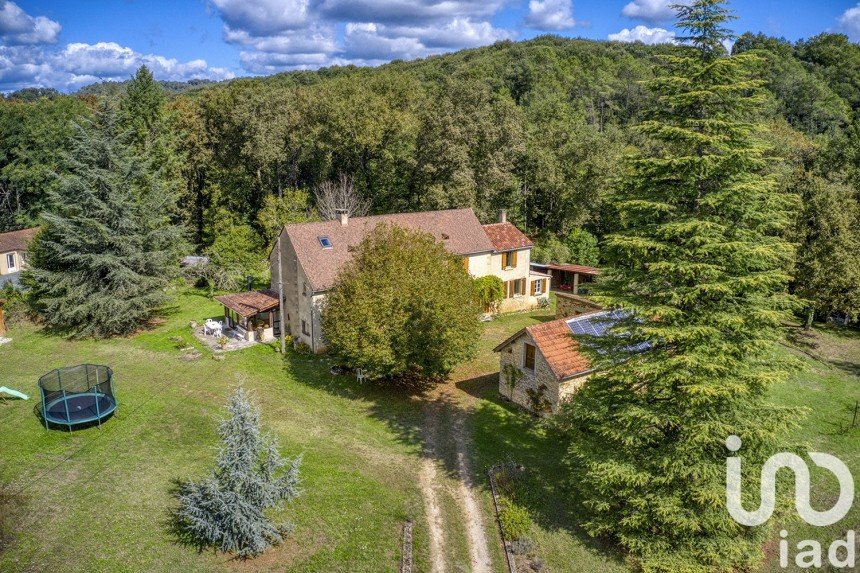 Traditional house 7 rooms of 233 m² in Sarlat-la-Canéda (24200)