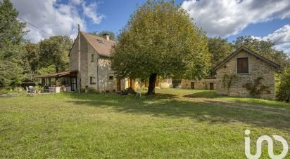 Traditional house 7 rooms of 233 m² in Sarlat-la-Canéda (24200)