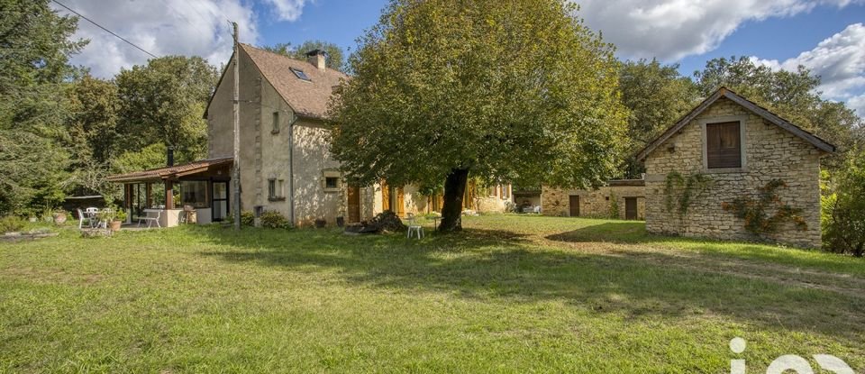 Traditional house 7 rooms of 233 m² in Sarlat-la-Canéda (24200)