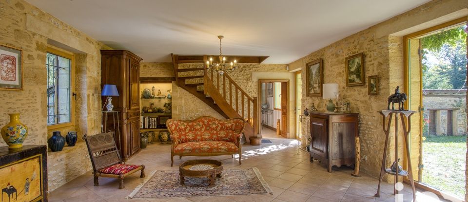 Traditional house 7 rooms of 233 m² in Sarlat-la-Canéda (24200)