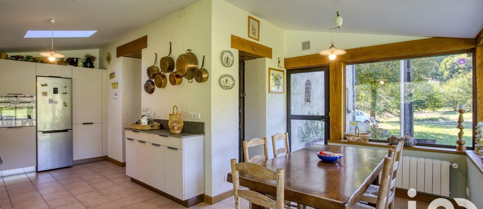 Traditional house 7 rooms of 233 m² in Sarlat-la-Canéda (24200)