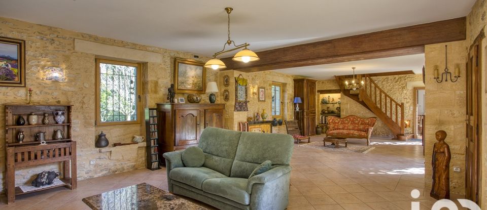 Traditional house 7 rooms of 233 m² in Sarlat-la-Canéda (24200)