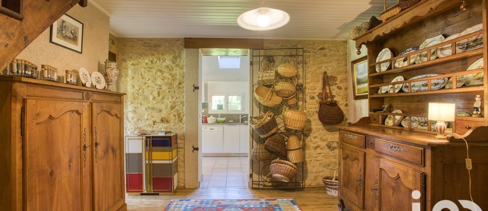 Traditional house 7 rooms of 233 m² in Sarlat-la-Canéda (24200)