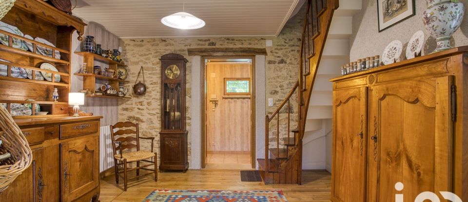 Traditional house 7 rooms of 233 m² in Sarlat-la-Canéda (24200)