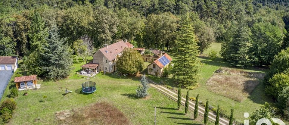 Traditional house 7 rooms of 233 m² in Sarlat-la-Canéda (24200)