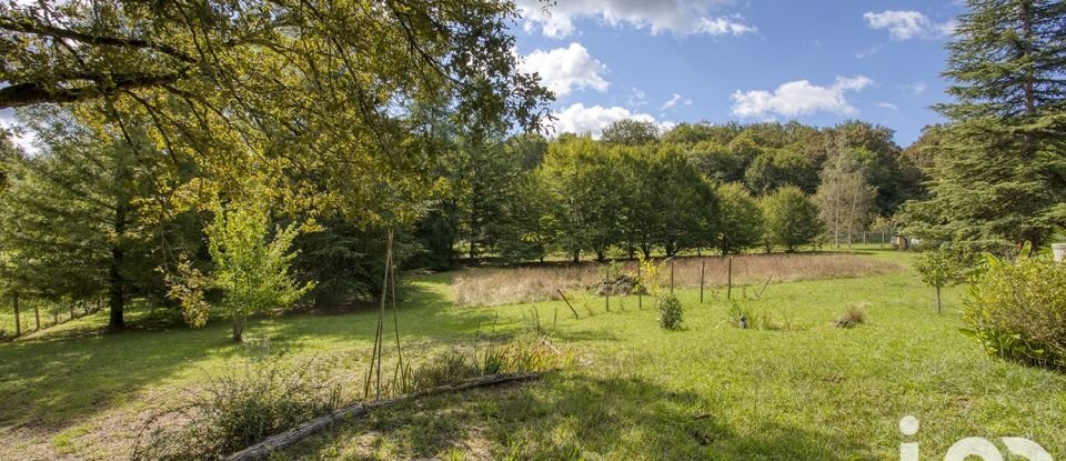 Traditional house 7 rooms of 233 m² in Sarlat-la-Canéda (24200)