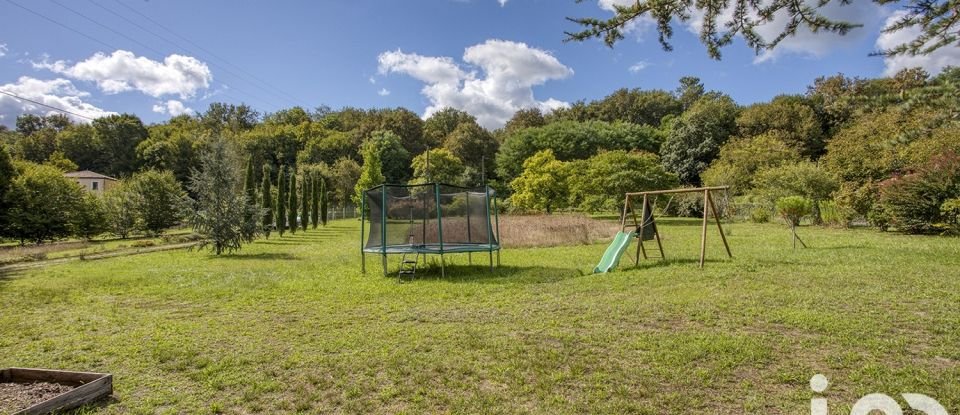 Traditional house 7 rooms of 233 m² in Sarlat-la-Canéda (24200)