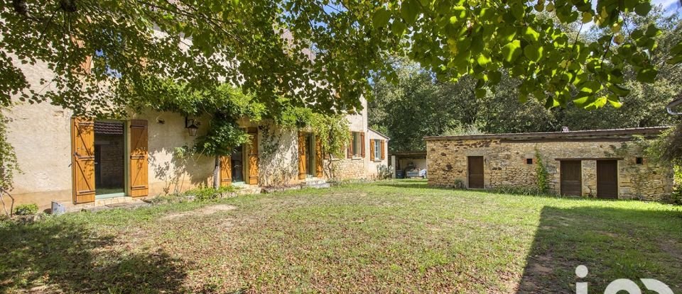 Traditional house 7 rooms of 233 m² in Sarlat-la-Canéda (24200)