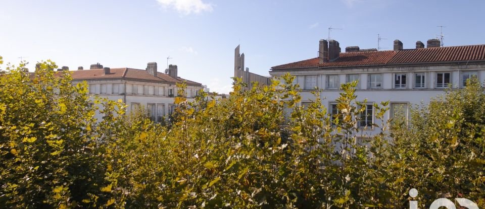 Apartment 3 rooms of 84 m² in Royan (17200)