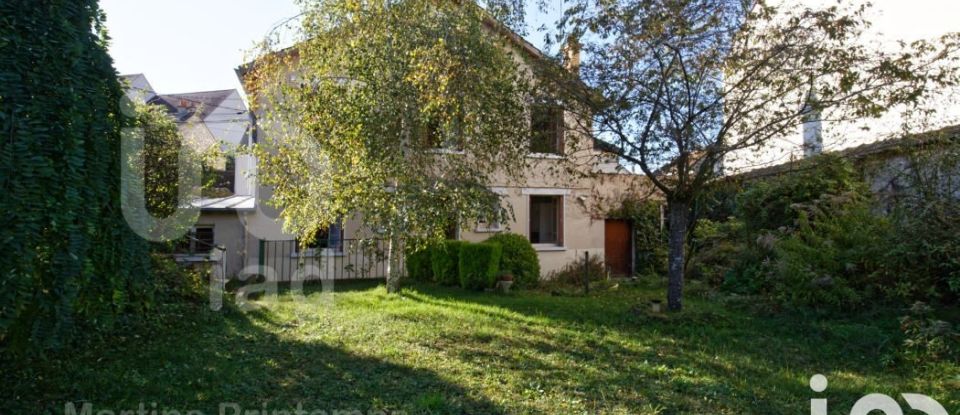 Traditional house 8 rooms of 146 m² in Champagne-sur-Seine (77430)