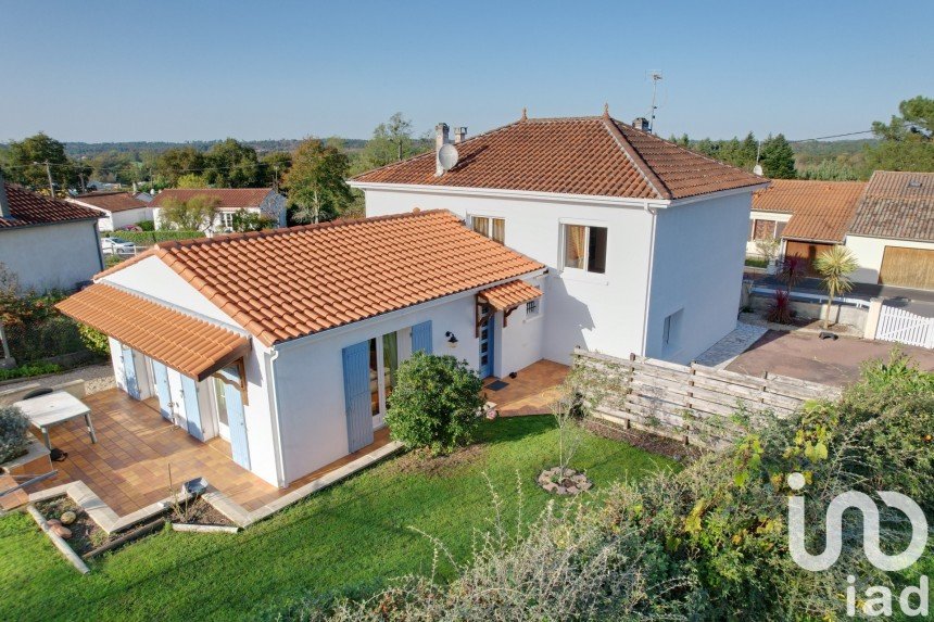 Maison 6 pièces de 150 m² à Montendre (17130)