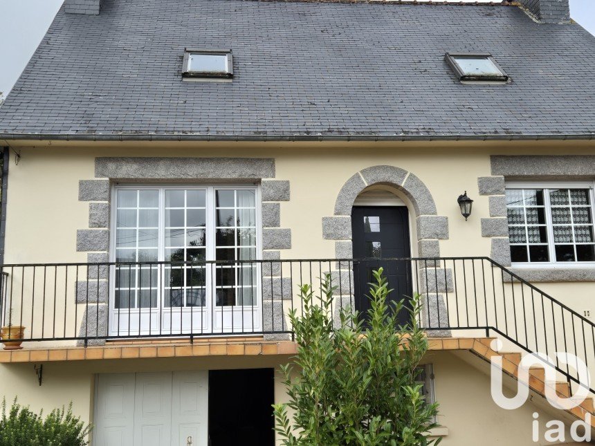 Traditional house 4 rooms of 66 m² in Maël-Carhaix (22340)