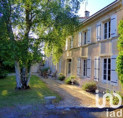 Estate 26 rooms of 882 m² in Aulnay (17470)