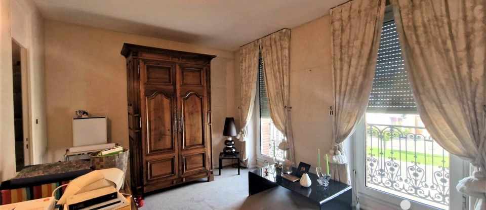 Maison 9 pièces de 380 m² à Castelsarrasin (82100)