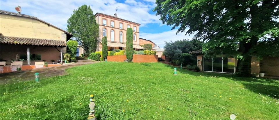 Maison 9 pièces de 380 m² à Castelsarrasin (82100)