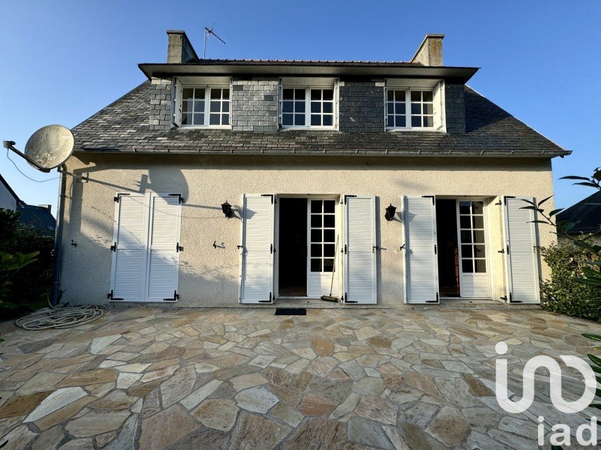 Maison traditionnelle 8 pièces de 118 m² à Loctudy (29750)