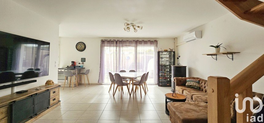 House 4 rooms of 90 m² in Châteauneuf-les-Martigues (13220)