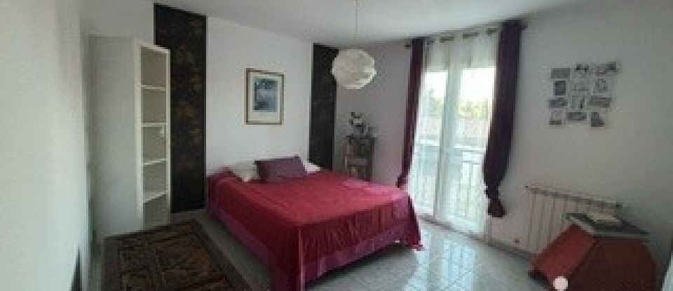 House 10 rooms of 179 m² in Rocbaron (83136)