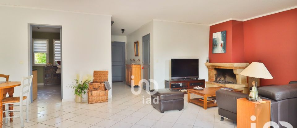 Village house 6 rooms of 135 m² in Feucherolles (78810)