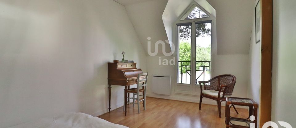 Village house 6 rooms of 135 m² in Feucherolles (78810)