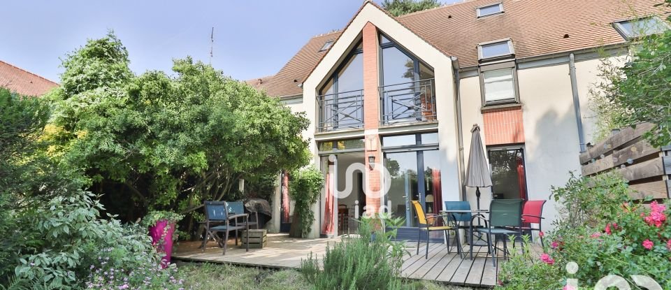 Village house 6 rooms of 135 m² in Feucherolles (78810)