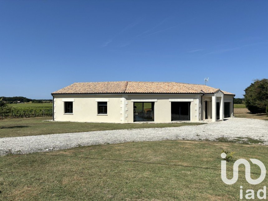 Traditional house 5 rooms of 129 m² in Saint-Fort-sur-Gironde (17240)