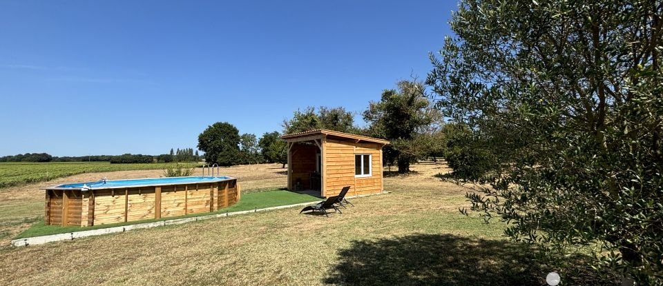 Traditional house 5 rooms of 129 m² in Saint-Fort-sur-Gironde (17240)